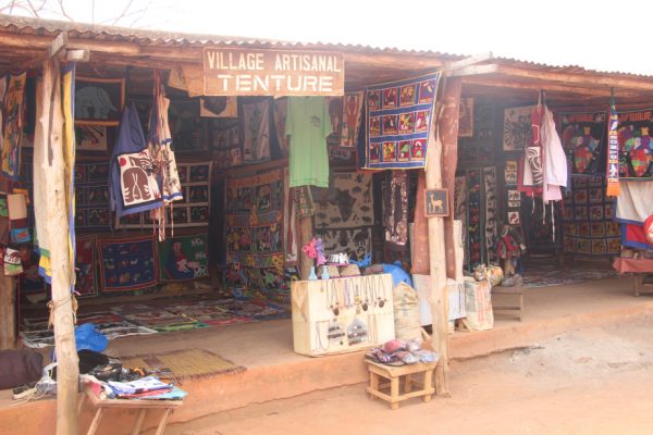 Article : Au Bénin, l’incendie du marché artisanal d’Abomey